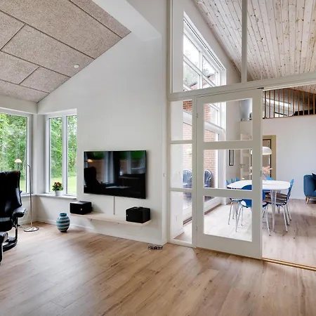 A Beautifully Newly Renovated 8-person By Begtrup Vig Beach, * Knebel