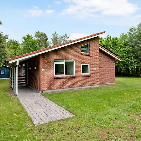 A Beautifully Newly Renovated 8-person By Begtrup Vig Beach, Holiday home Knebel