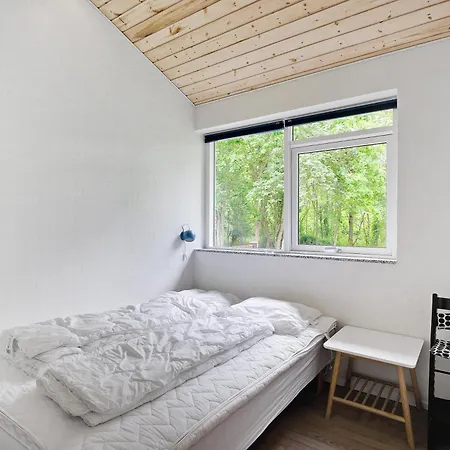A Beautifully Newly Renovated 8-person By Begtrup Vig Beach,